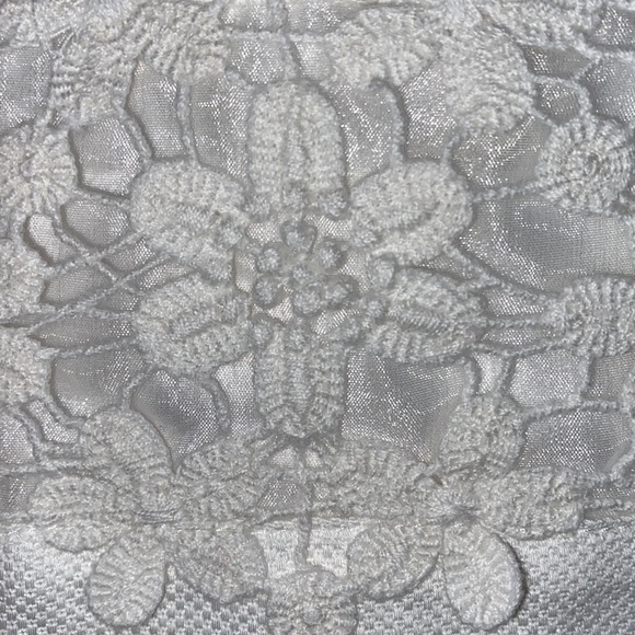 J. CREW White Tea Towel Fabric with White Cotton Floral Lace - Picture 2 of 10